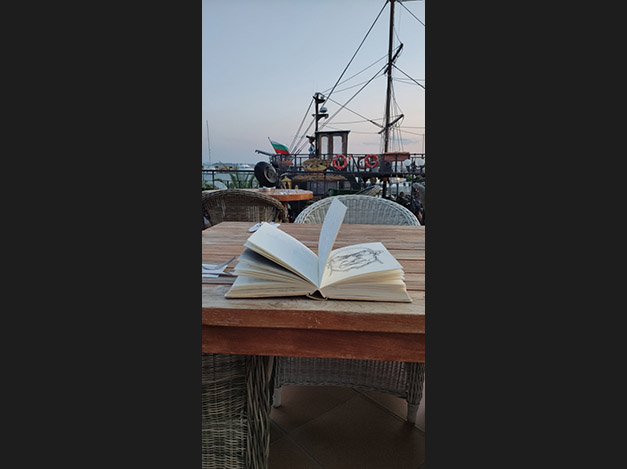 With the sea breeze we look at my sketchbook